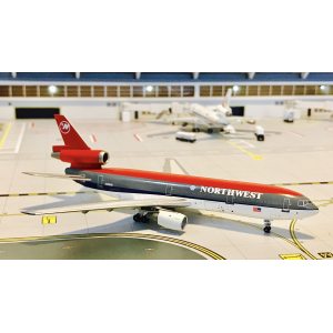 Northwest Airlines 美国西北航空 McDonnell Douglas DC-10 N236NW 1990s colors. With 