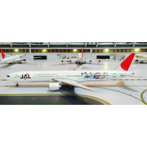 Japan Airlines 日本航空 Boeing 777-300 JA8941 Doraemon Jet PHJA8941 Phoenix 1:400