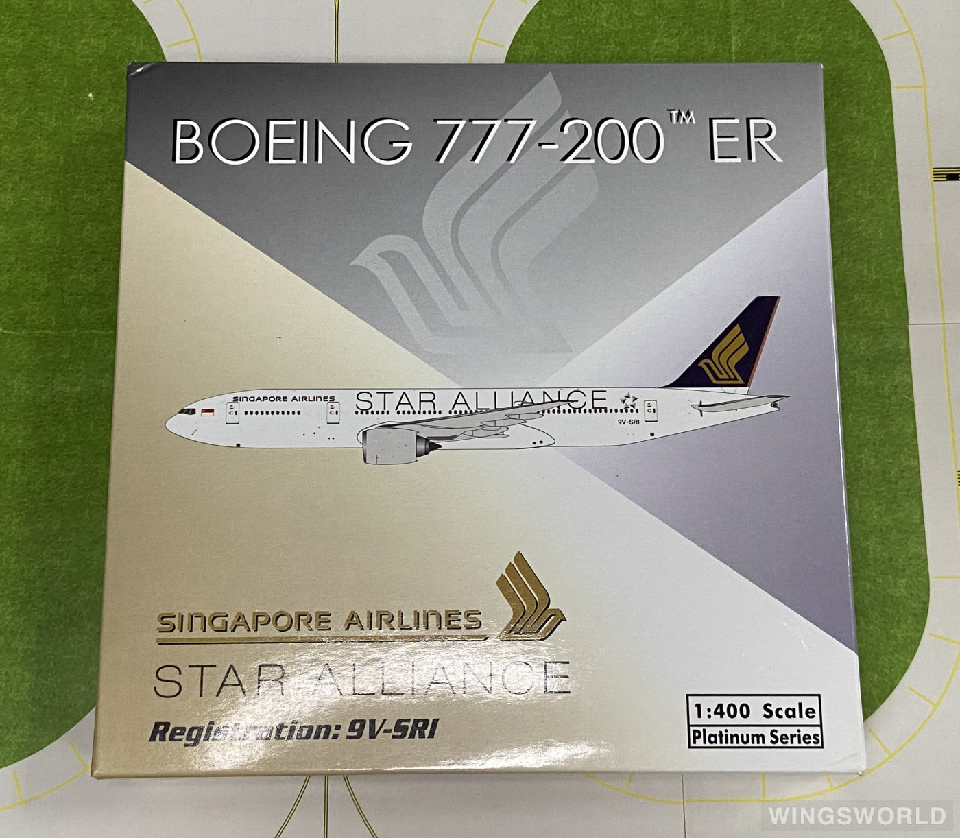 Phoenix 1:400 PH10592 Singapore Airlines 新加坡航空 Boeing 777-200ER 9V-SRI