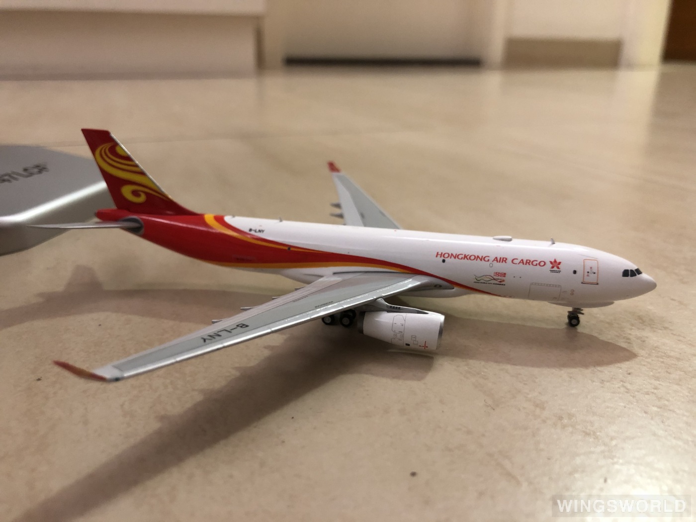 JC Wings 1:400 KD4676 Hong Kong Airlines 香港航空 Airbus A330-200 B-LNY