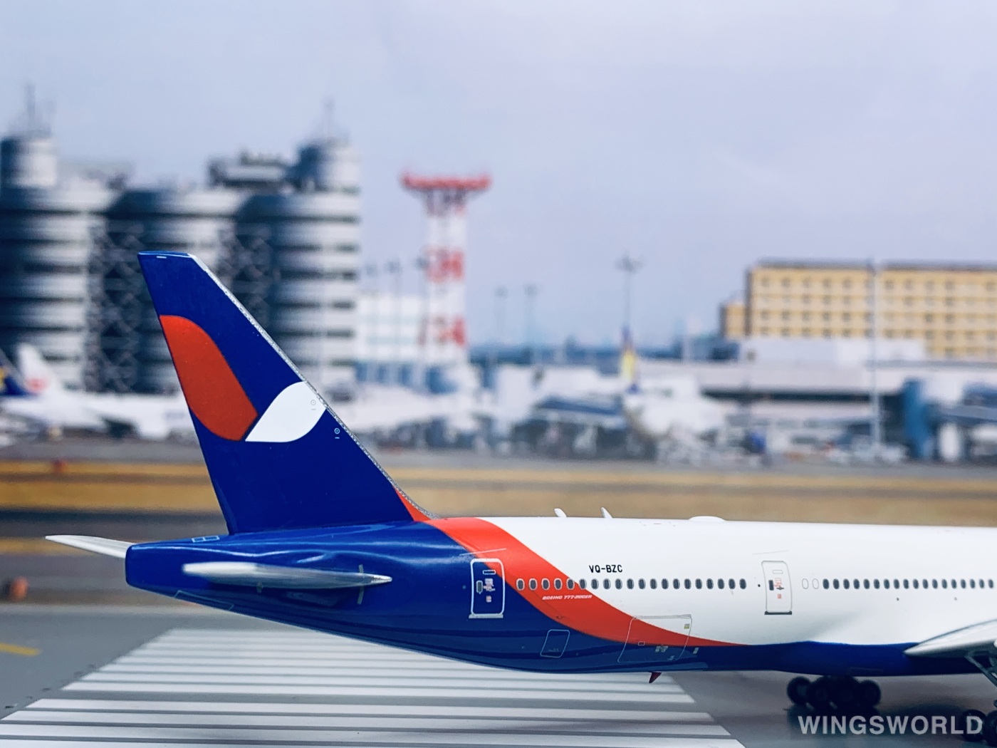 Phoenix 1:400 PH11549 Azur Air 蓝色航空 Boeing 777-300ER VQ-BZC