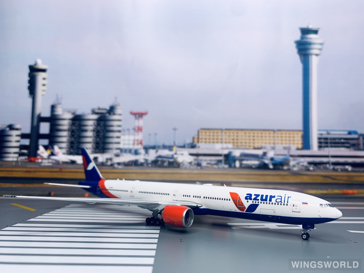 Phoenix 1:400 PH11549 Azur Air 蓝色航空 Boeing 777-300ER VQ-BZC