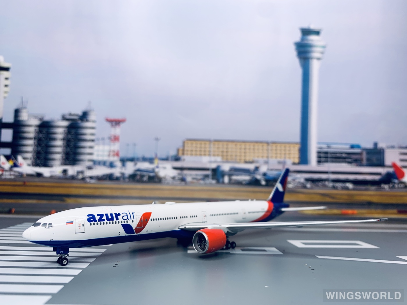 Phoenix 1:400 PH11549 Azur Air 蓝色航空 Boeing 777-300ER VQ-BZC