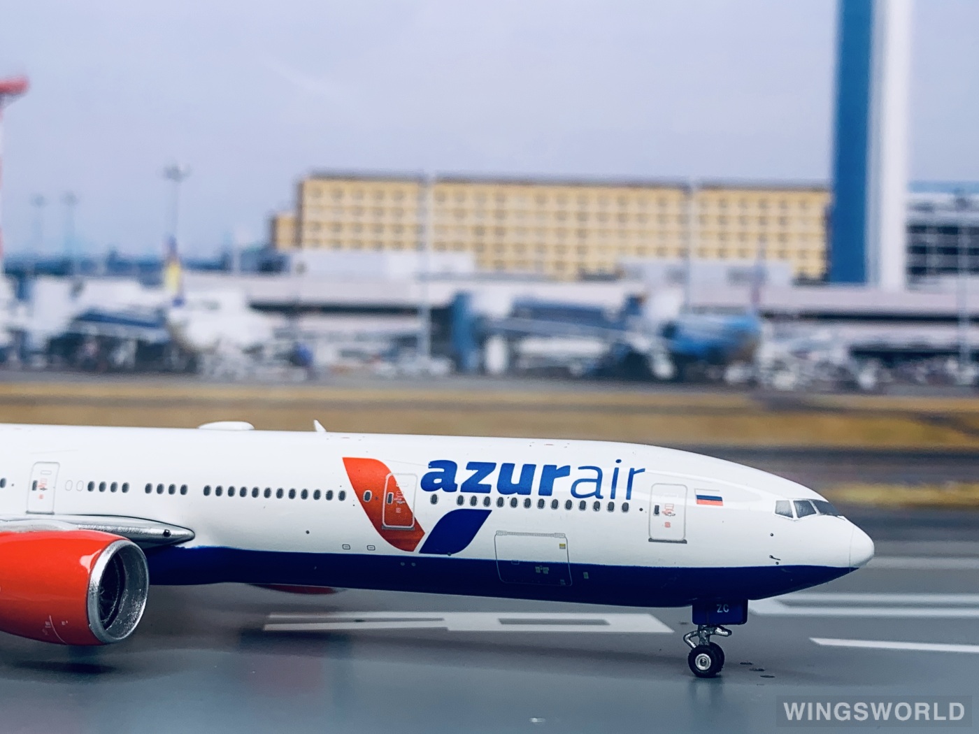 Phoenix 1:400 PH11549 Azur Air 蓝色航空 Boeing 777-300ER VQ-BZC