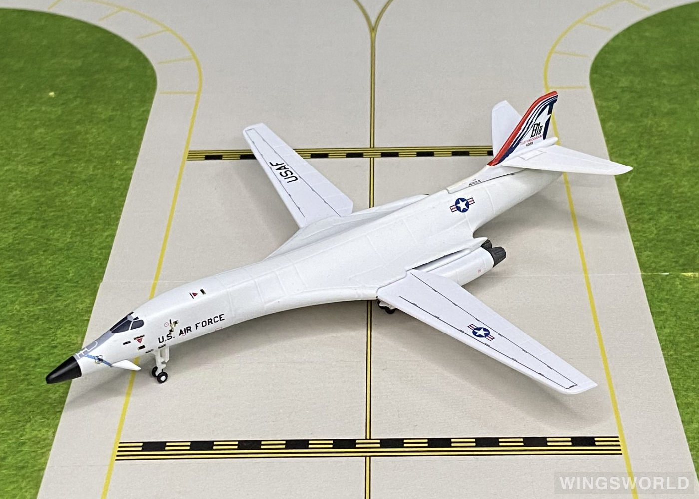 Dragon Models 1:400 56310 USAF 美国空军 Rockwell B-1 74-0159