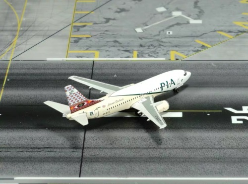 PIA 巴基斯坦航空 Boeing 737-300 AP-BCC  PH10197 Phoenix 1:400