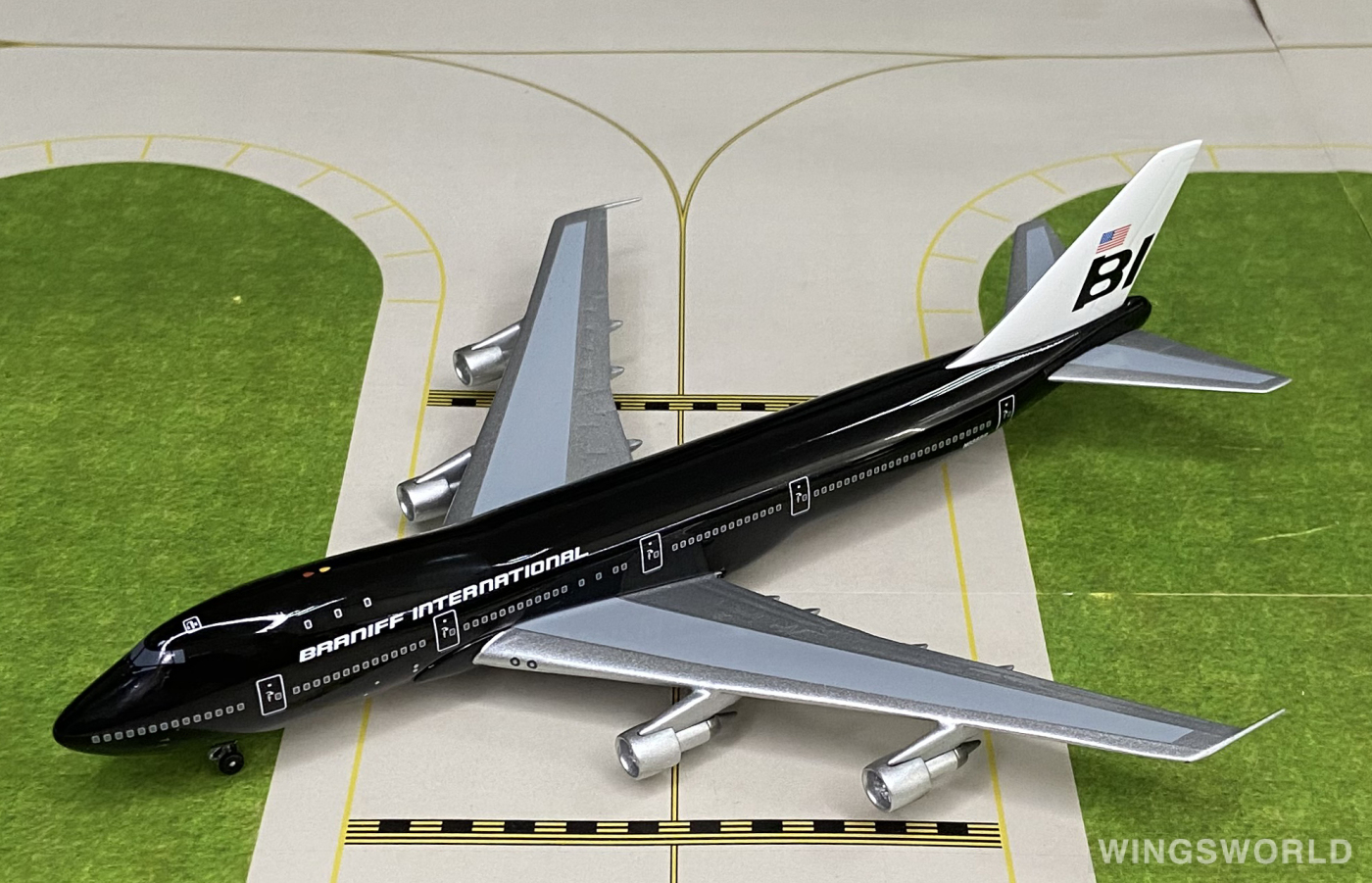 Big Bird 1:400 2004-033 Braniff 布兰尼夫国际航空 Boeing 747-100 N888BB