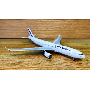 Air France 法国航空 Airbus A330-200 F-GZCN 2007s colors. With rolling gears. ACFGZCN AeroClassics 1:400