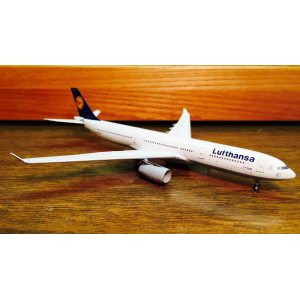 Lufthansa 汉莎航空 Airbus A330-300 D-AIKL 1990s colors. Named 