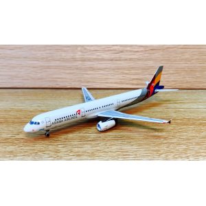 Asiana 韩亚航空 Airbus A321 HL7711 2005s colors. With rolling gears. ACHL7711 AeroClassics 1:400