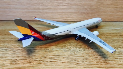 Asiana 韩亚航空 Airbus A330-300 HL7794 2005s colors. With rolling gears. ACHL7794 AeroClassics 1:400