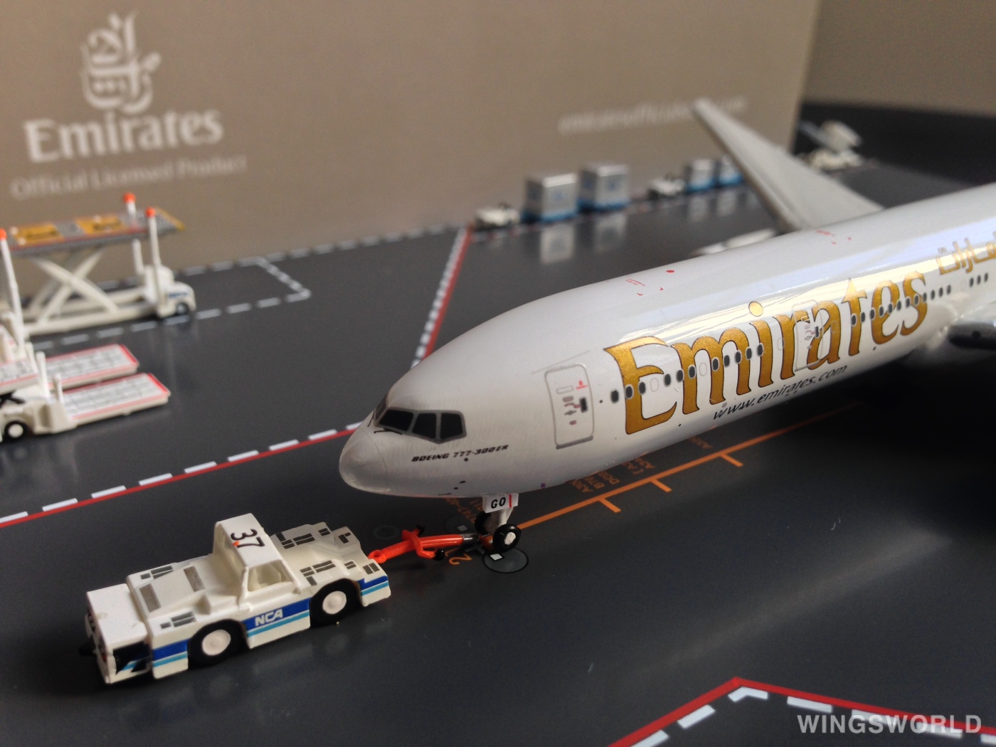 Geminijets 1:400 GJUAE1189 Emirates 阿联酋航空 Boeing 777-300ER A6-EGO