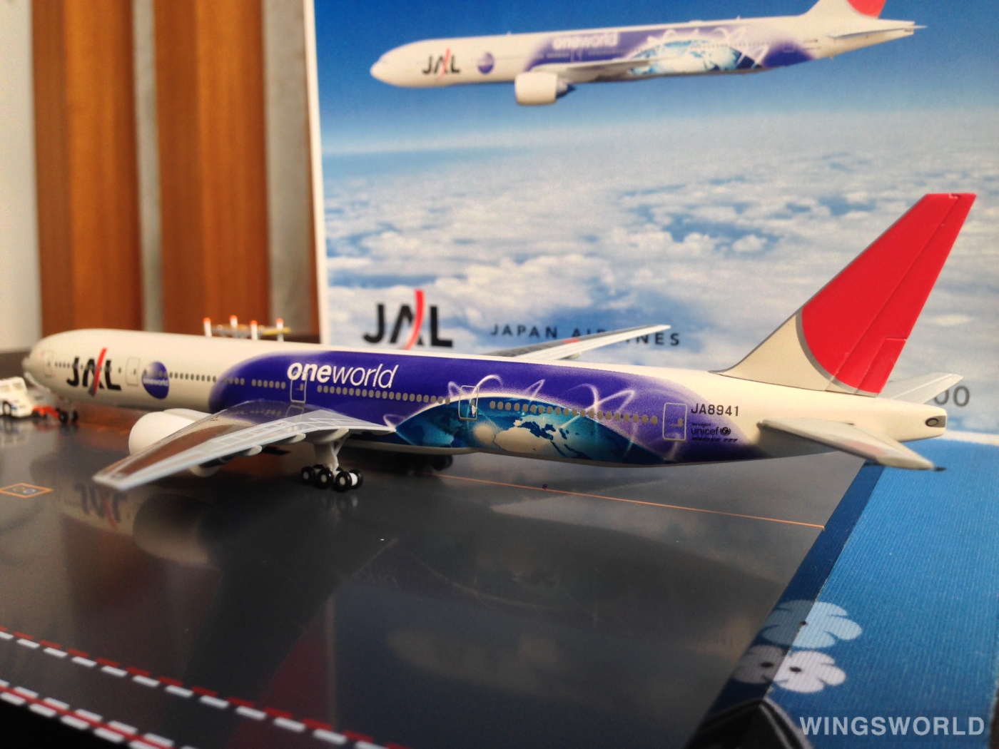 Herpa 1:400 561969 Japan Airlines 日本航空 Boeing 777-300 JA8941
