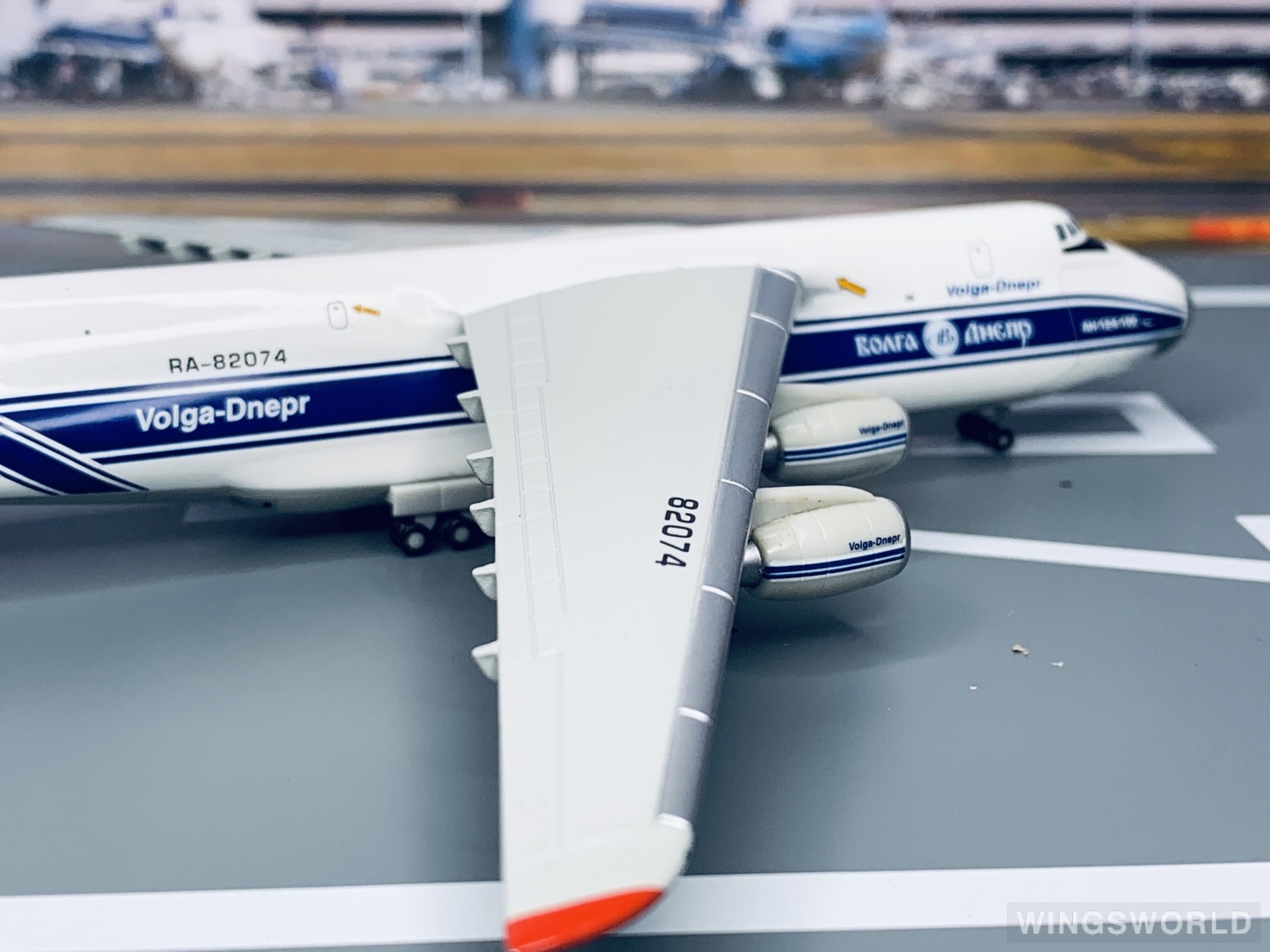 Herpa 1:400 561419 Volga-Dnepr 伏尔加-第聂伯航空 Antonov An-124 RA-82074