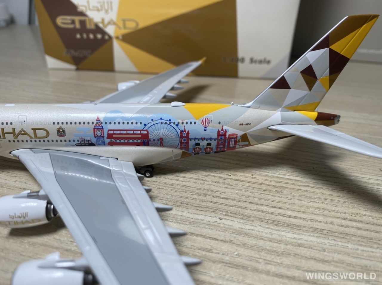 Phoenix 1:400 PH04316 Etihad Airways 阿提哈德航空 Airbus A380-800 A6-APC