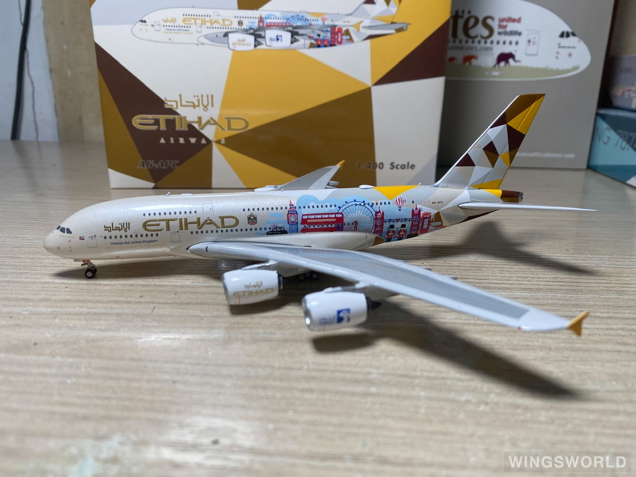 Phoenix 1:400 PH04316 Etihad Airways 阿提哈德航空 Airbus A380-800 A6-APC