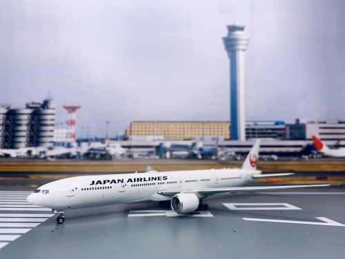 Japan Airlines 日本航空 Boeing 777-300ER JA741J 2011s colors. With rolling gears. With hollow engines. PH04184 Phoenix 1:400