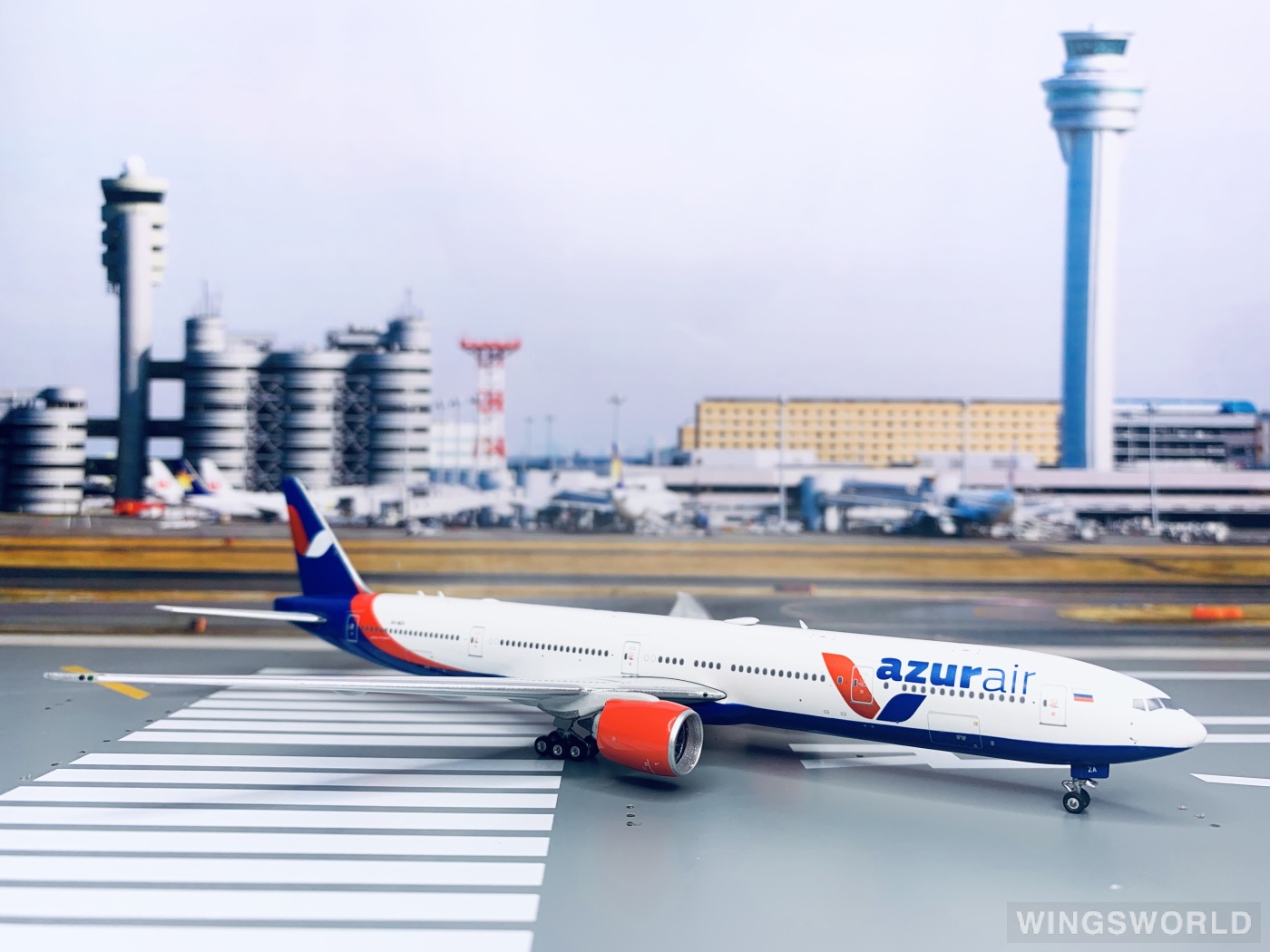 Phoenix 1:400 PH11548 Azur Air 蓝色航空 Boeing 777-300ER VQ-BZA