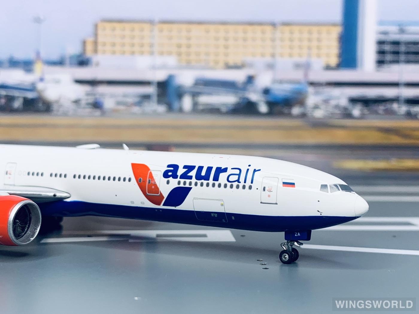 phoenix 1:400 ph11548 azur air 蓝色航空 boeing 777-300er vq-bza