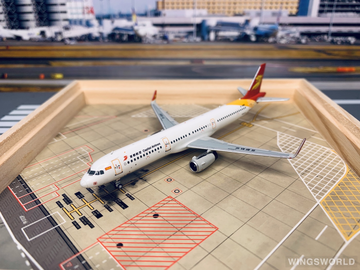 HYJLwings 1:400 HYJL81045 Capital Airlines 首都航空 Airbus A321 B-300F