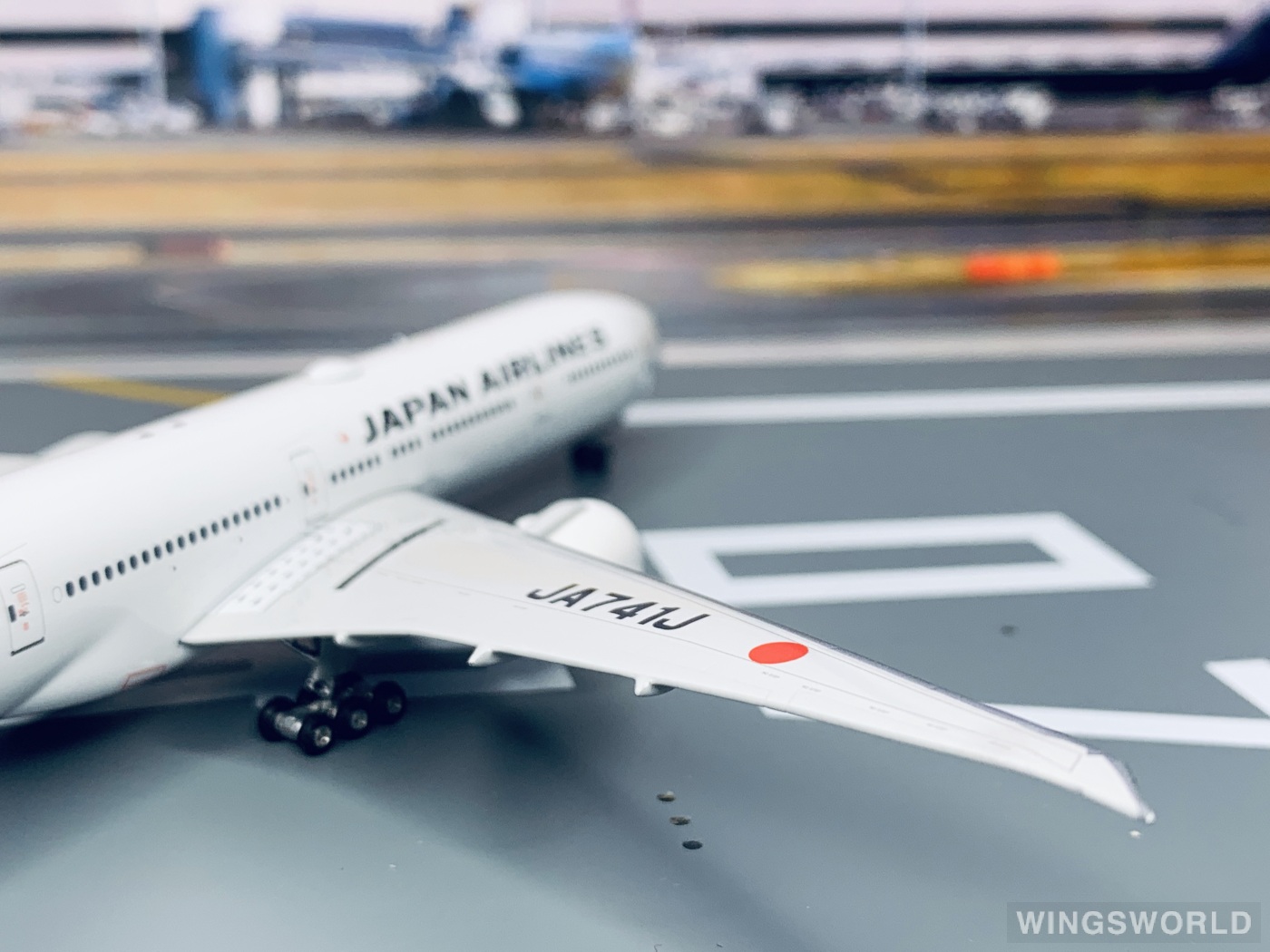 Phoenix 1:400 PH04184 Japan Airlines 日本航空 Boeing 777-300ER JA741J