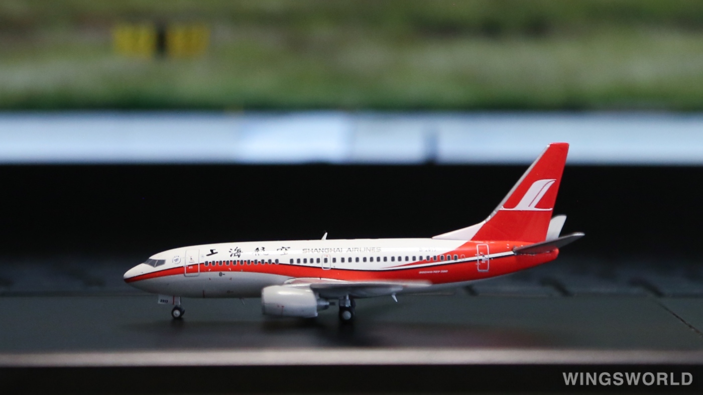 JC Wings 1:400 XX4606 Shanghai Airlines 上海航空 Boeing 737-700 B-2913