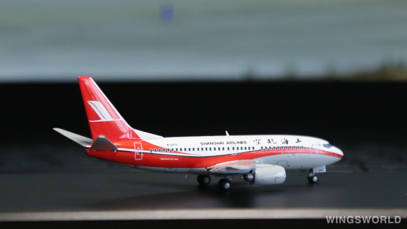 JC Wings 1:400 XX4606 Shanghai Airlines 上海航空 Boeing 737-700 B-2913