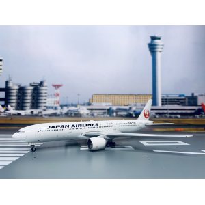 Japan Airlines 日本航空 Boeing 777-200 JA773J 2011s colors. With 