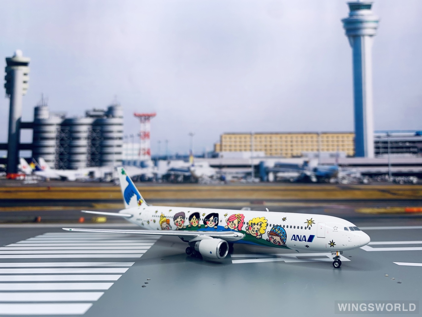 Phoenix 1:400 PH10750 ANA 全日空 Boeing 767-300 JA8674