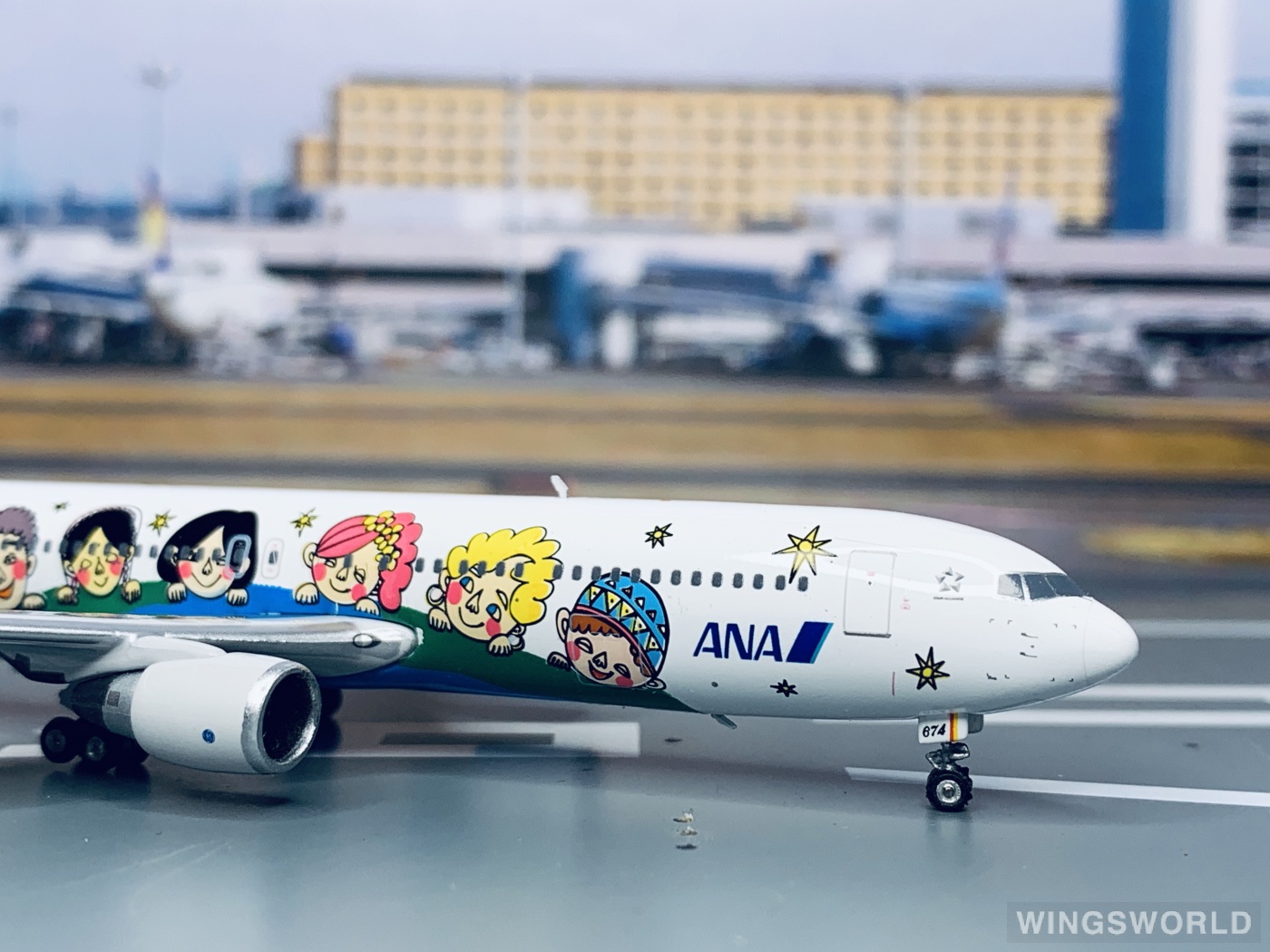 Phoenix 1:400 PH10750 ANA 全日空 Boeing 767-300 JA8674