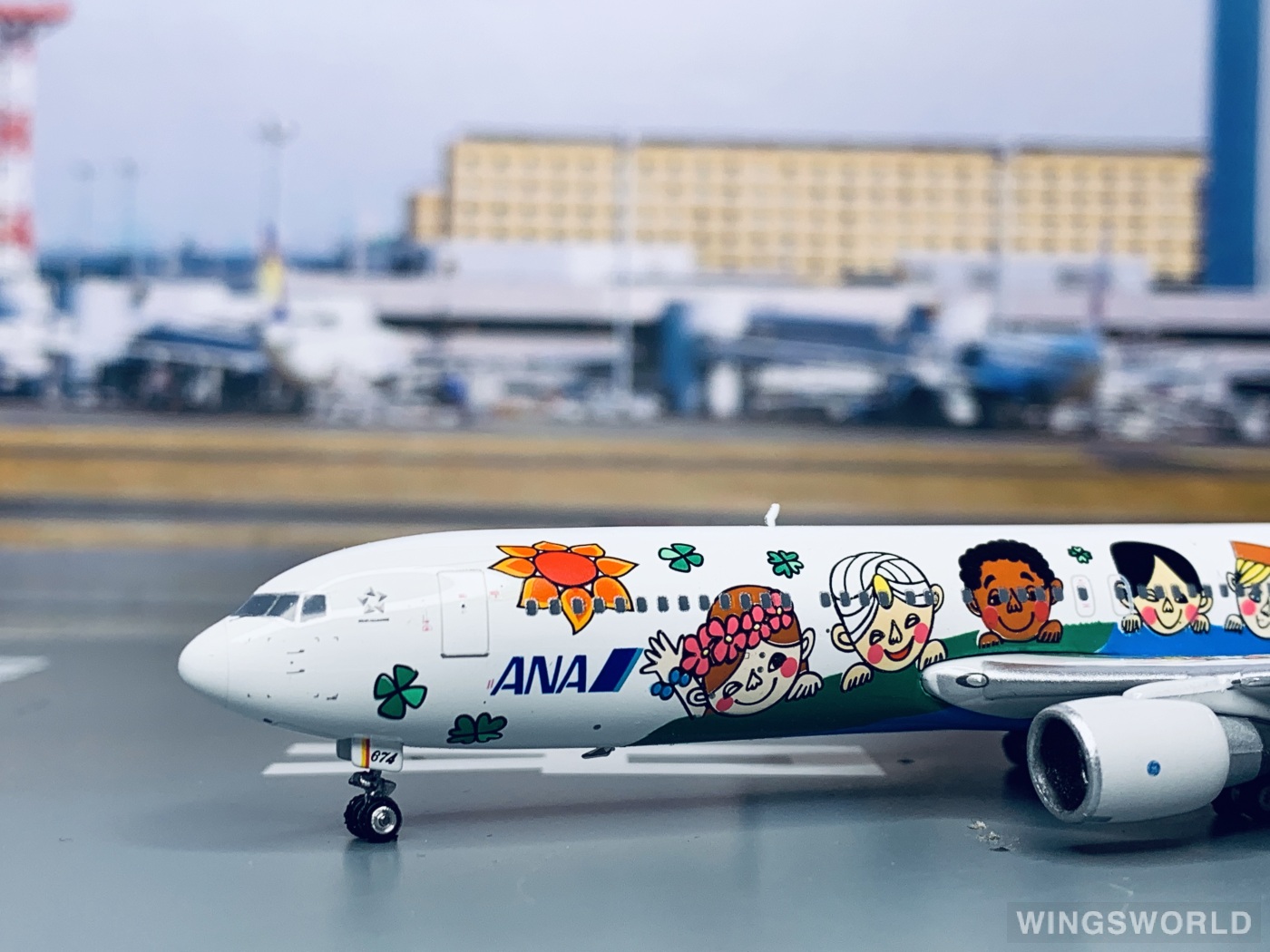 Phoenix 1:400 PH10750 ANA 全日空 Boeing 767-300 JA8674