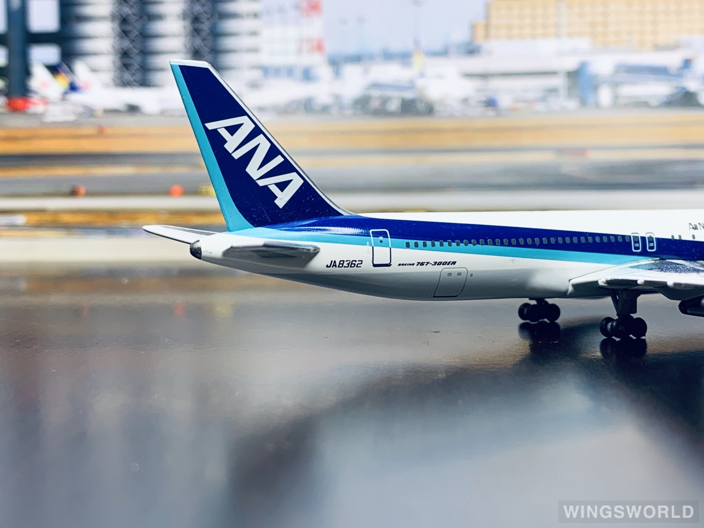 BlueAngle 1:400 JM76706 ANA 全日空 Boeing 767-300 JA8362