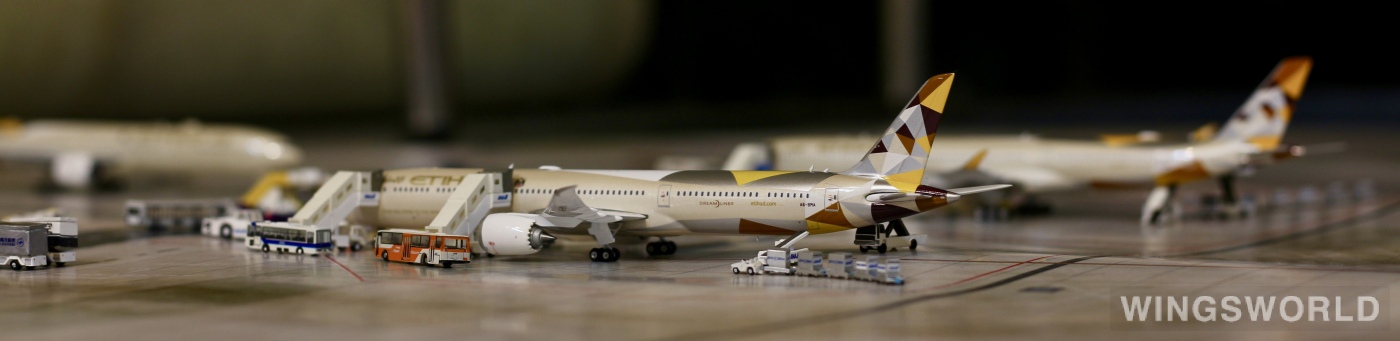 Phoenix 1:400 PH04228 Etihad Airways 阿提哈德航空 Boeing 787-10 A6-BMA