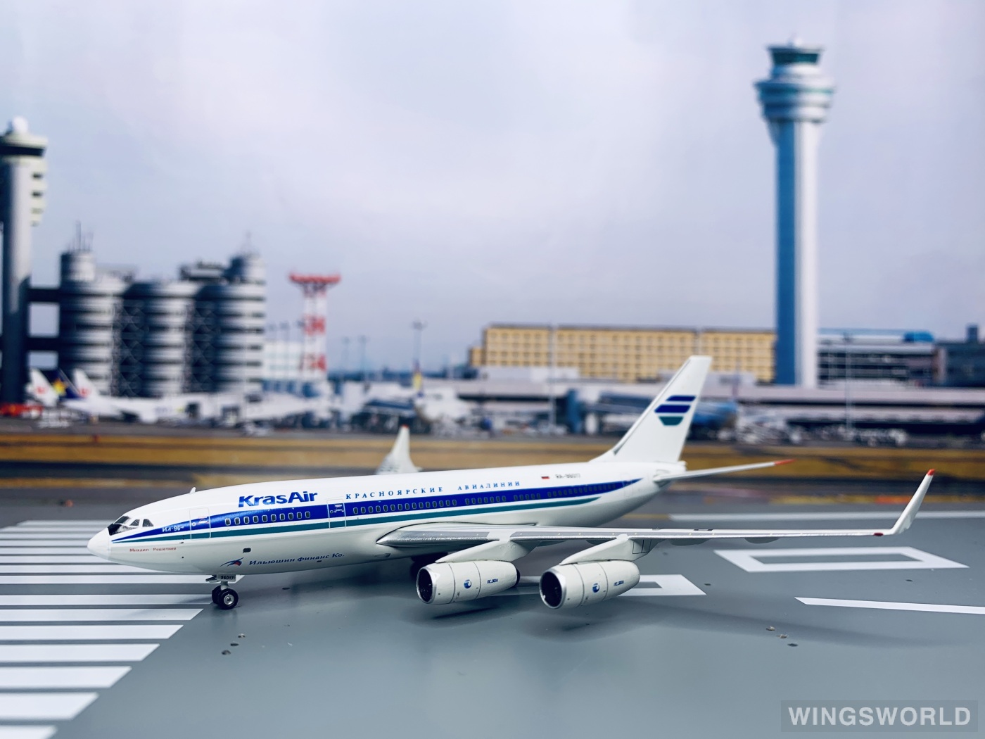 Phoenix 1:400 PH10797 KrasAir Ilyushin Il-96 RA-96017