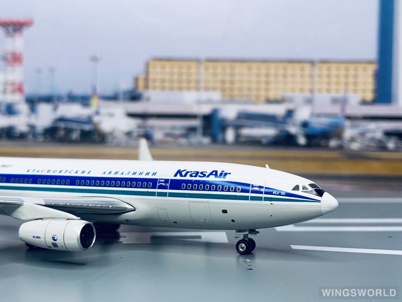 Phoenix 1:400 PH10797 KrasAir Ilyushin Il-96 RA-96017