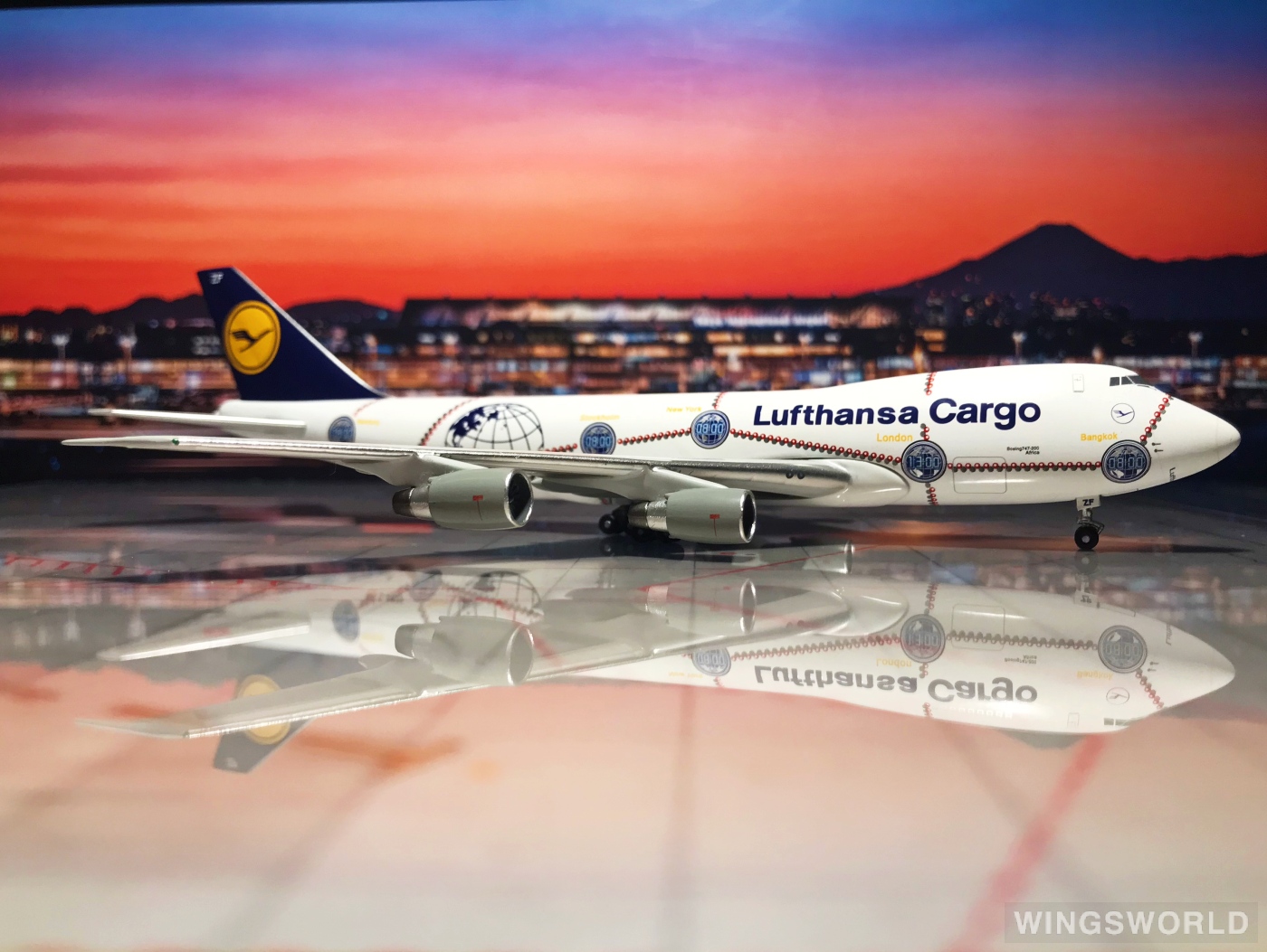 Apollo 1:400 A13127 Lufthansa 汉莎航空 Boeing 747-200 D-ABZF