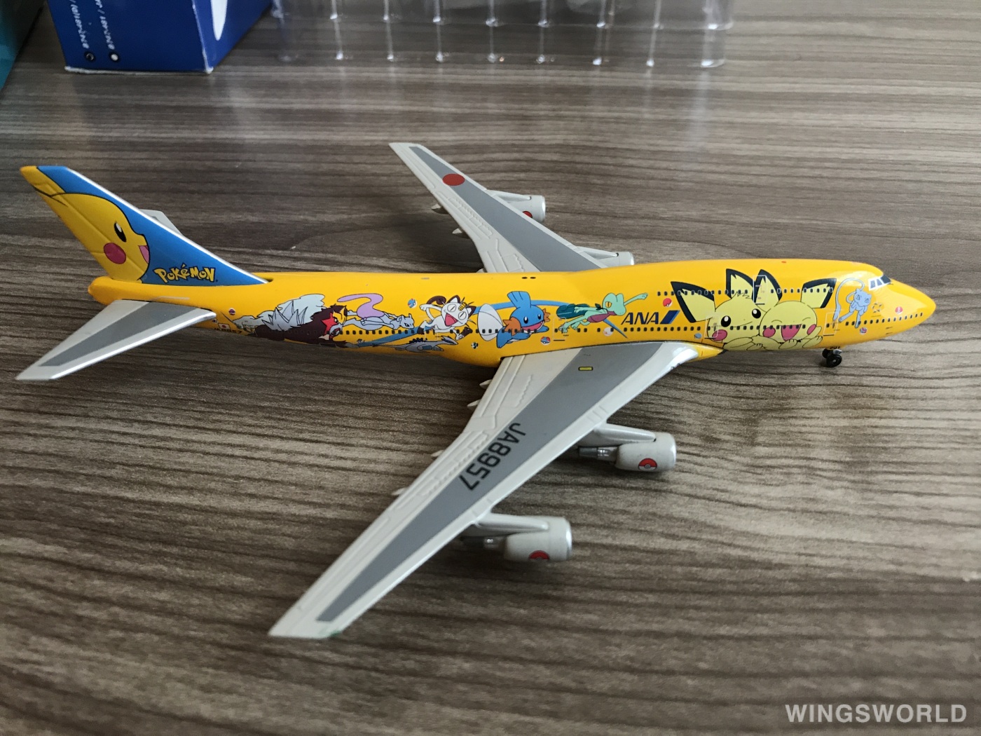 Phoenix 1:400 PH4JA8957 ANA 全日空 Boeing 747-400 JA8957