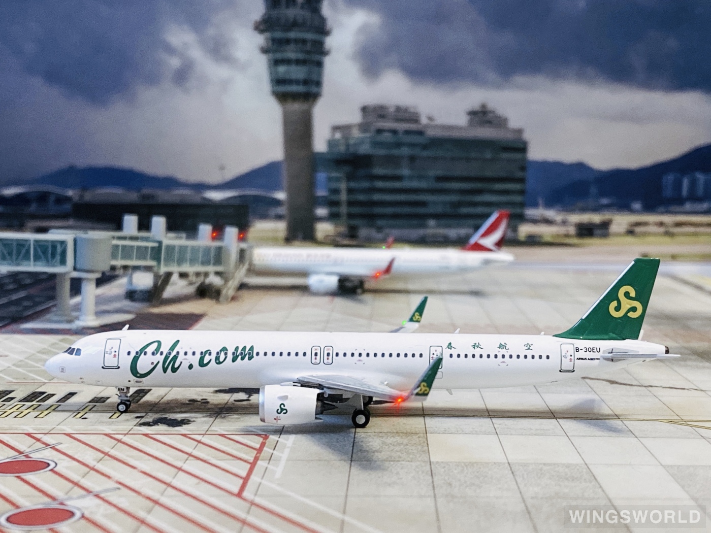 HYJLwings 1:400 HYJL81067 Spring Airlines 春秋航空 Airbus A321neo B-30EU