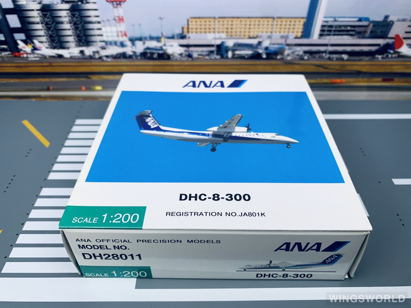 Hogan 1:200 DH28011 ANA 全日空 Bombardier Dash 8-300 JA801K