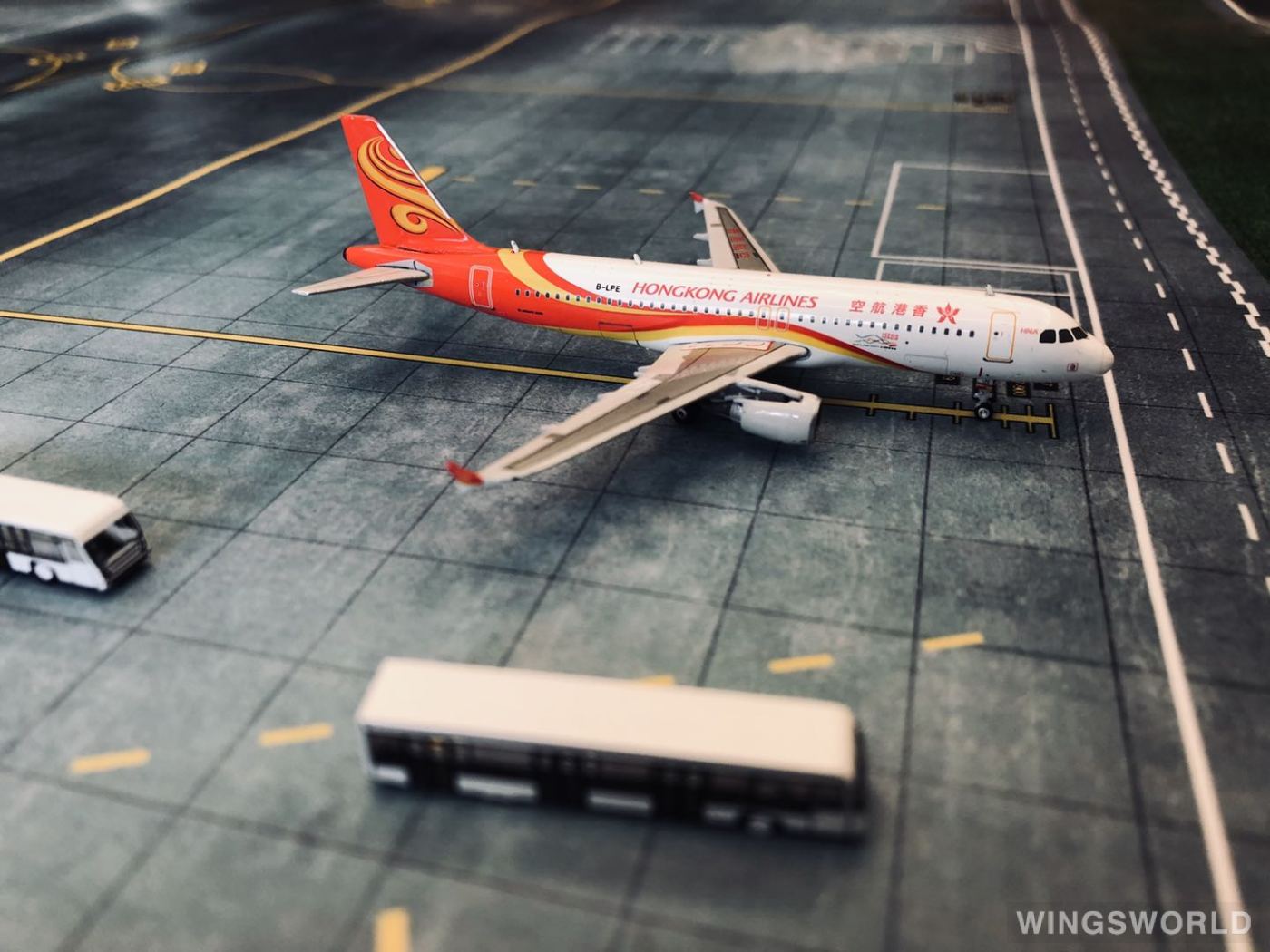 Phoenix 1:400 PH04016 Hong Kong Airlines 香港航空 Airbus A320 B-LPE