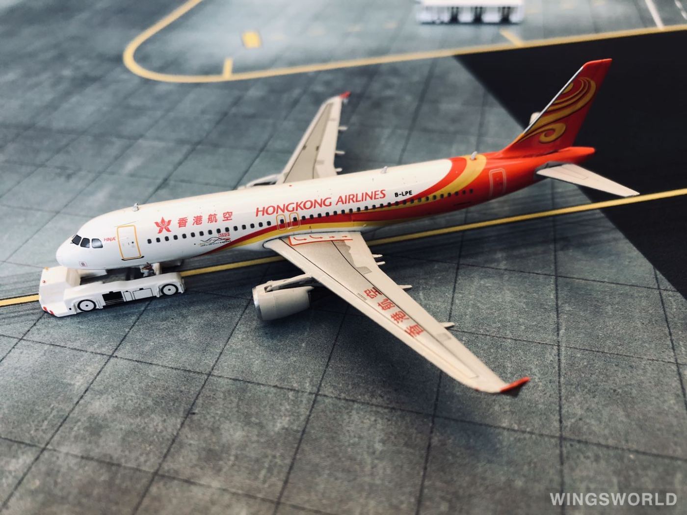Phoenix 1:400 PH04016 Hong Kong Airlines 香港航空 Airbus A320 B-LPE