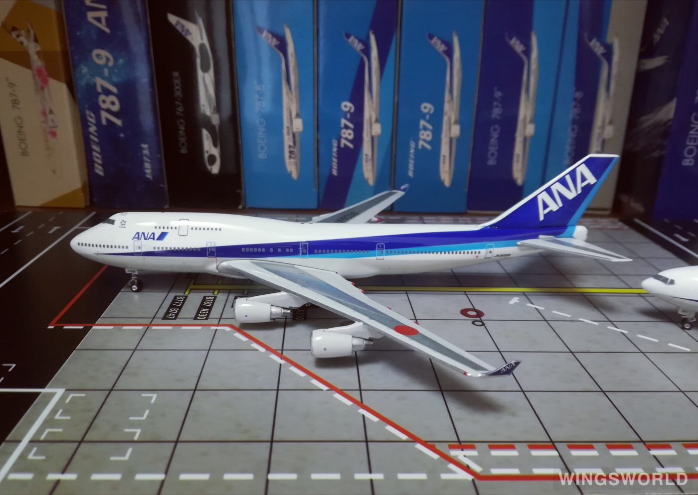 Phoenix 1:400 PH10559 ANA 全日空 Boeing 747-400 JA8098