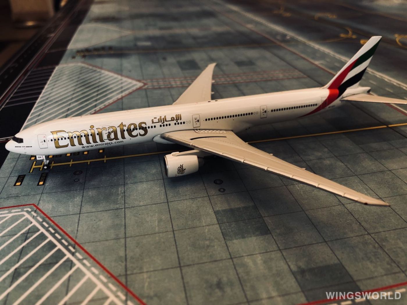 Geminijets 1:400 GJUAE999 Emirates 阿联酋航空 Boeing 777-300 A6-ECH