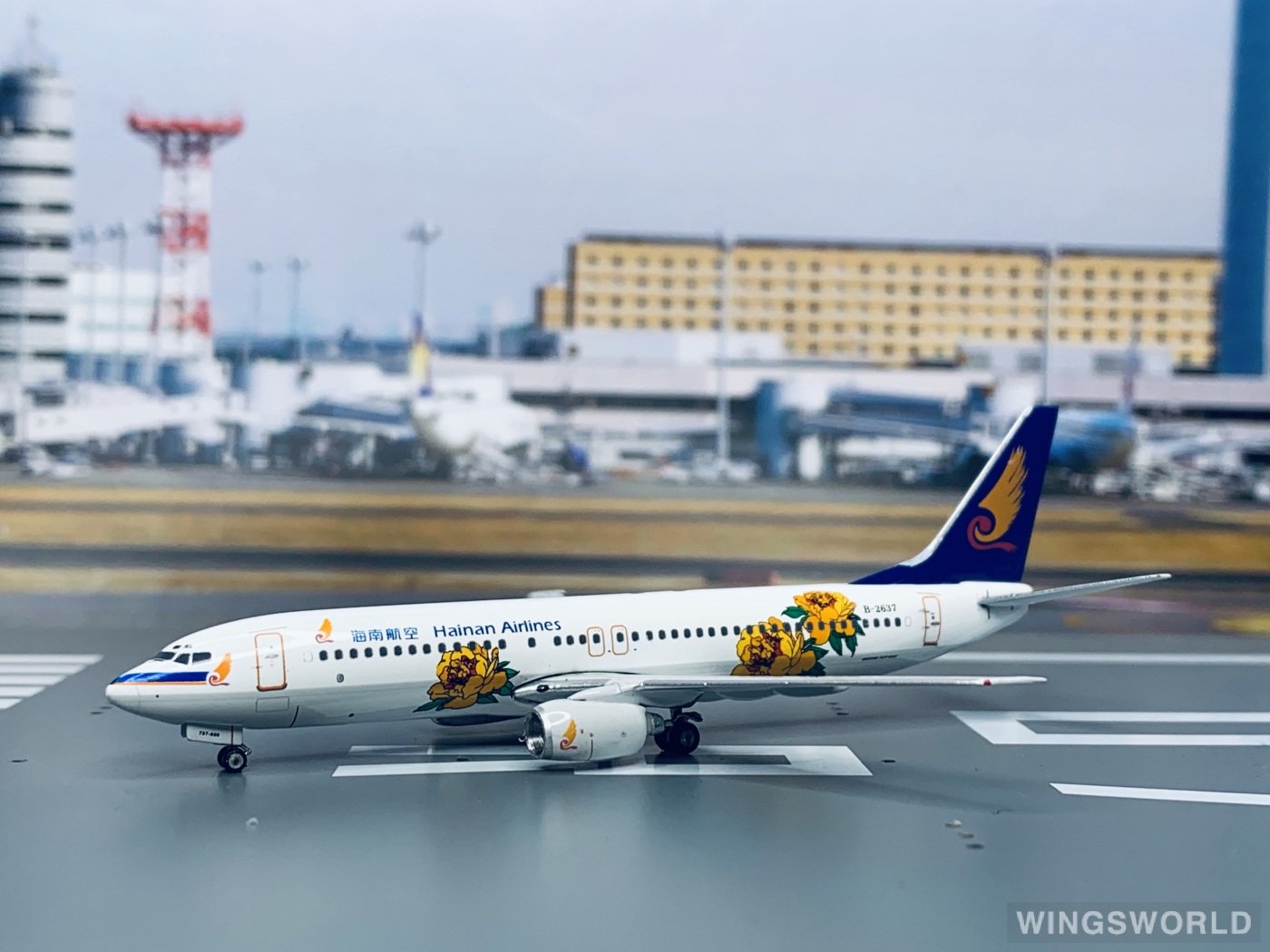 Phoenix 1:400 PH10754 Hainan Airlines 海南航空 Boeing 737-800 B-2637