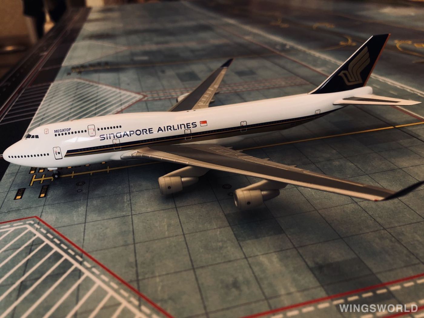 Herpa 1:400 560337 Singapore Airlines 新加坡航空 Boeing 747-400 9V-SPG