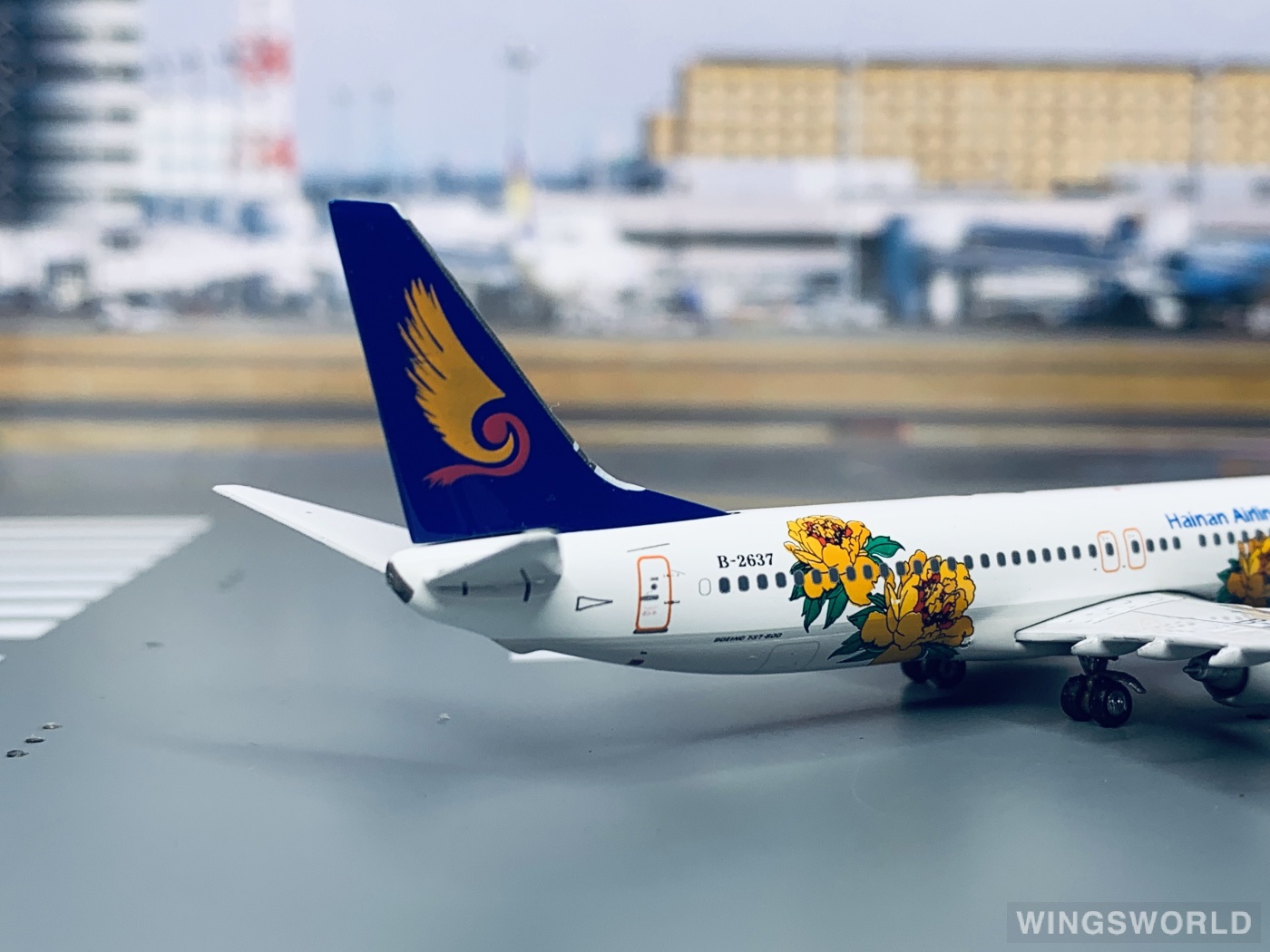 Phoenix 1:400 PH10754 Hainan Airlines 海南航空 Boeing 737-800 B-2637