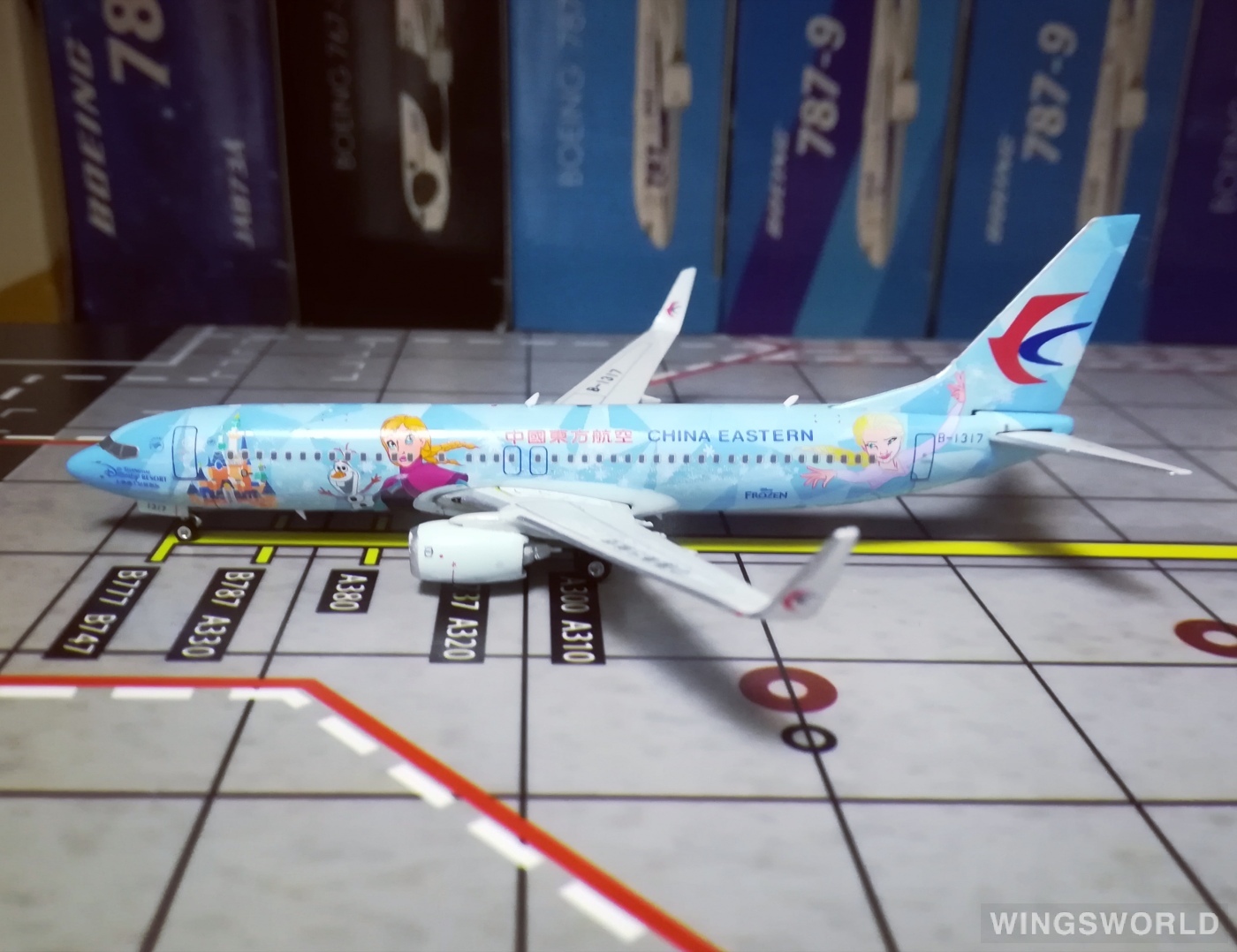 Phoenix 1:400 PH04323 China Eastern 中国东方航空 Boeing 737-800 B-1317