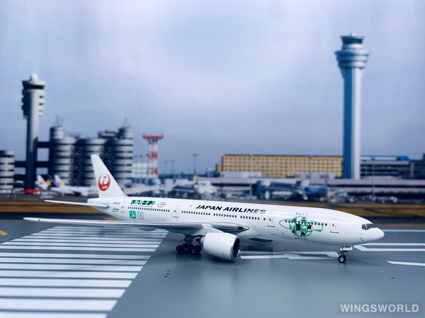 Phoenix 1:400 PH10624 Japan Airlines 日本航空 Boeing 777-200 JA8984