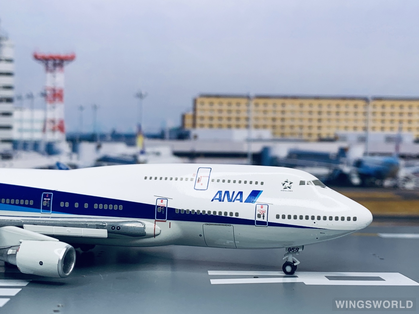Hogan 1:400 NH40059 ANA 全日空 Boeing 747-400 JA8958
