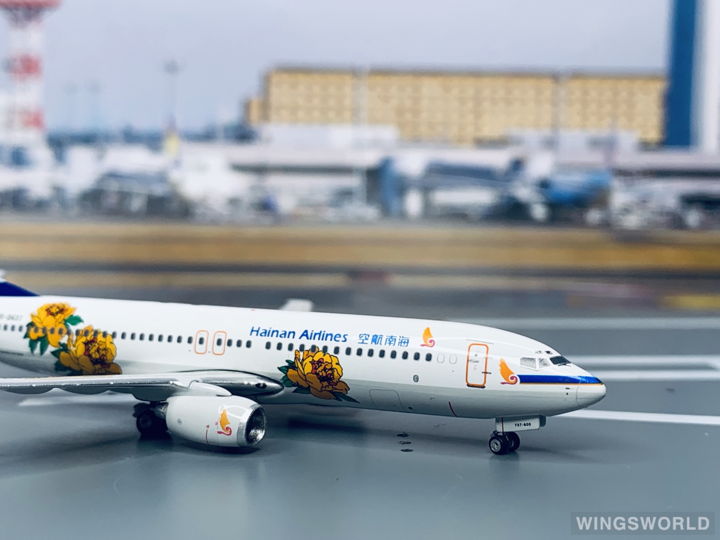 Phoenix 1:400 PH10754 Hainan Airlines 海南航空 Boeing 737-800 B-2637